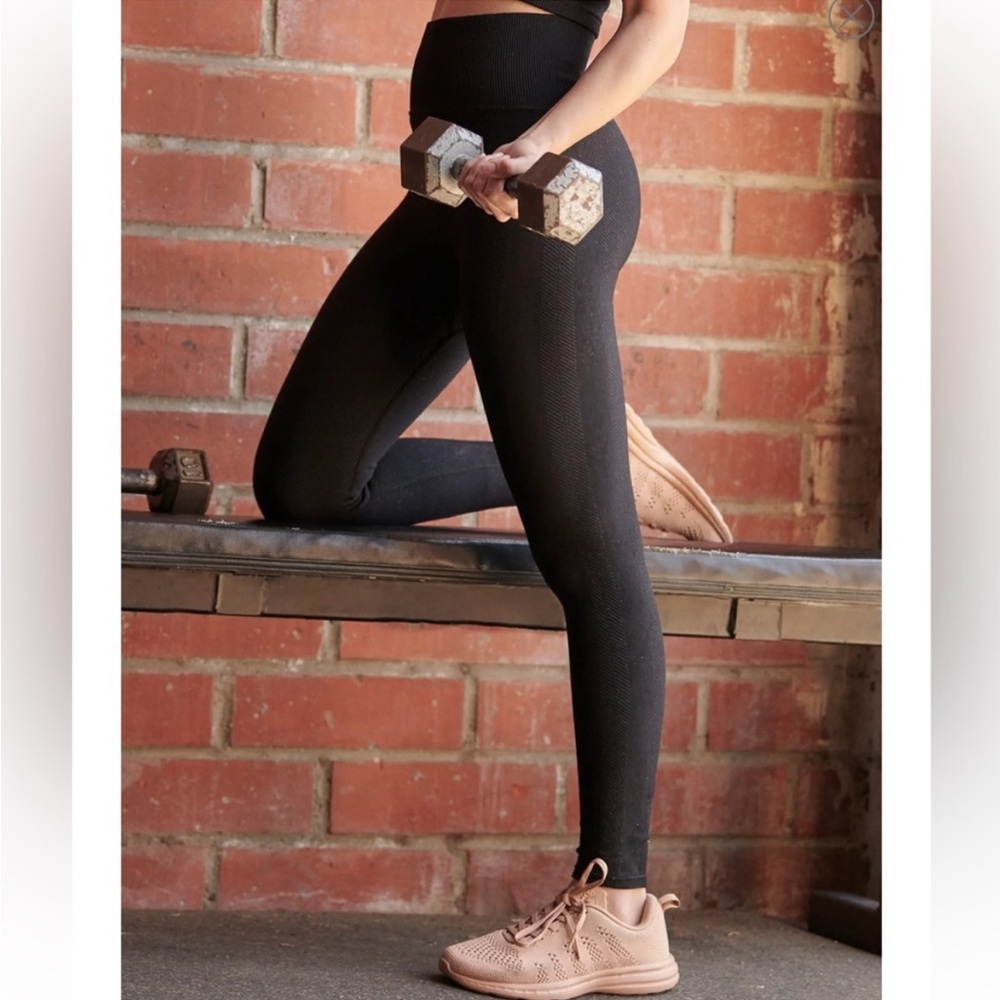 Free People Movement Free Throw Leggings in Solid Black Size XS NWT - Picture 3 of 5